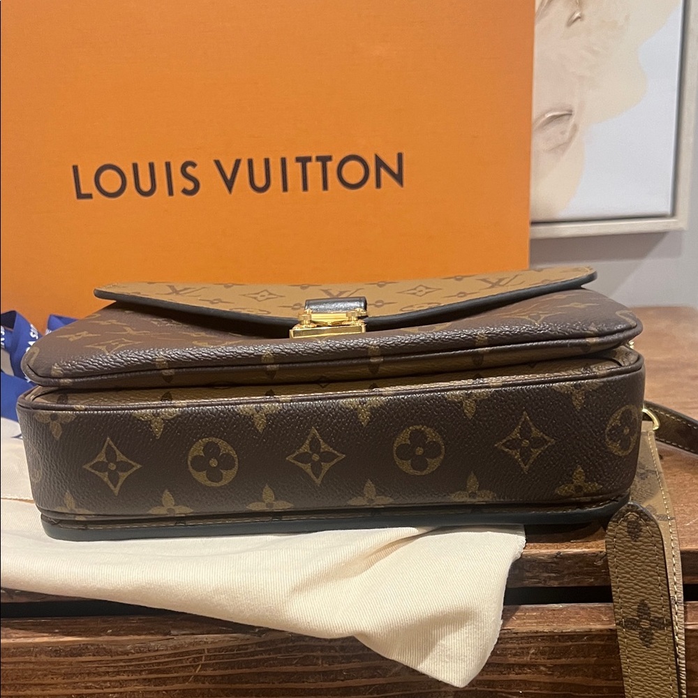 Louis Vuitton Pochette Métis - Picture 6 of 11